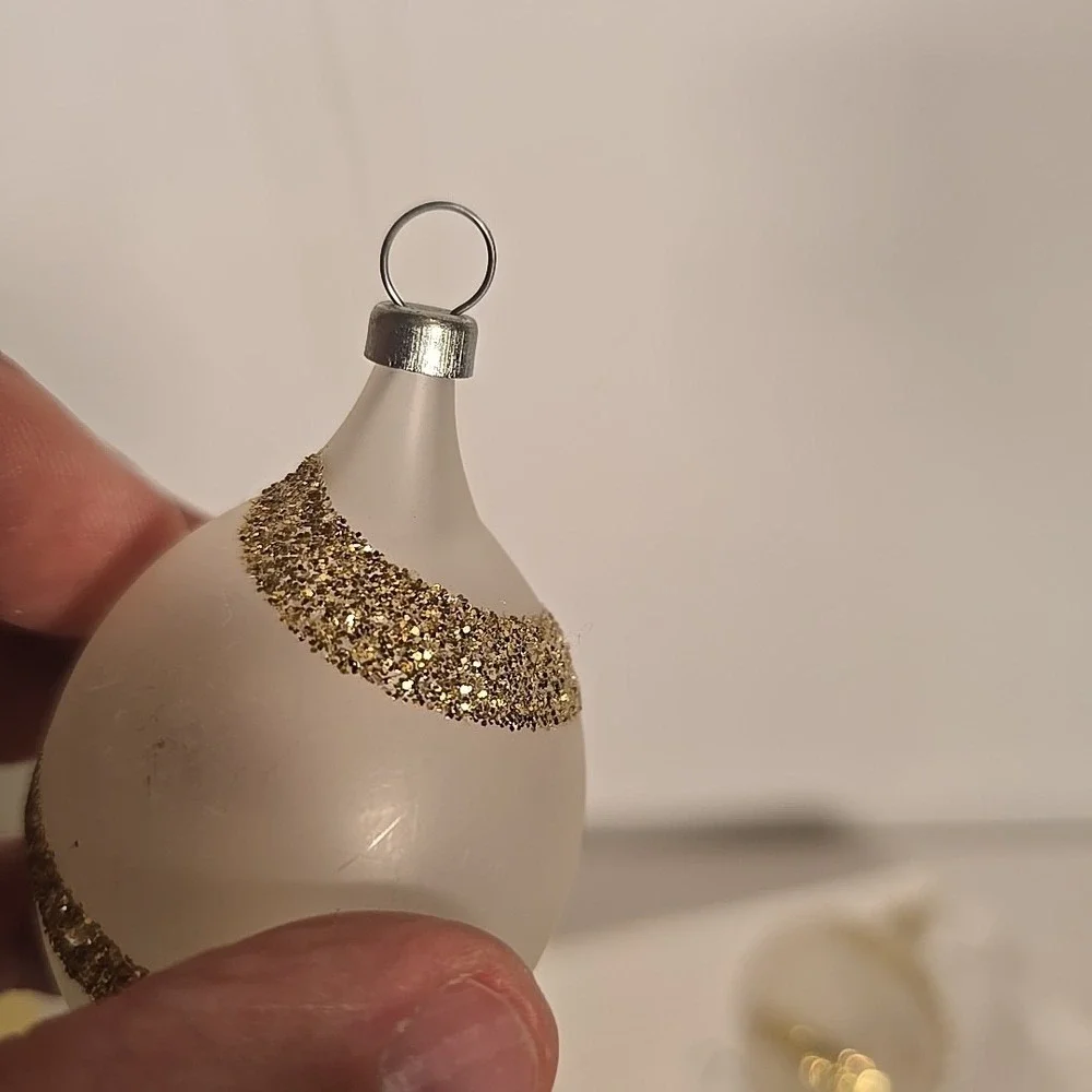 Vintage Set of 4 Glass Christmas Ornaments Frosted &‎ Gold Glitter Novelty
